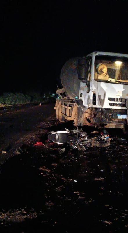 Colisão entre motocicleta e caminhão deixa jovem ferido no interior de município do Oeste