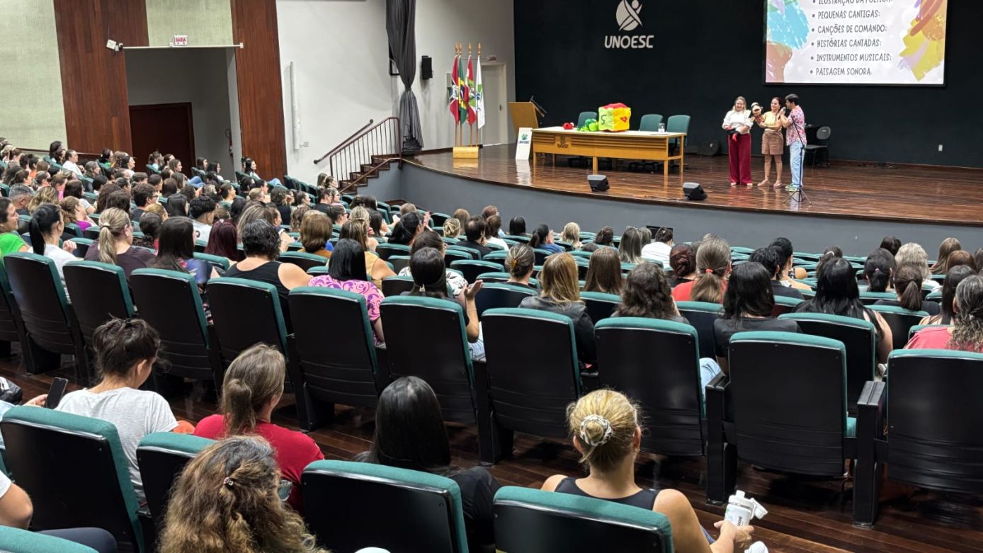 Professores da Educação Infantil participam de formação sobre brincadeiras cantadas