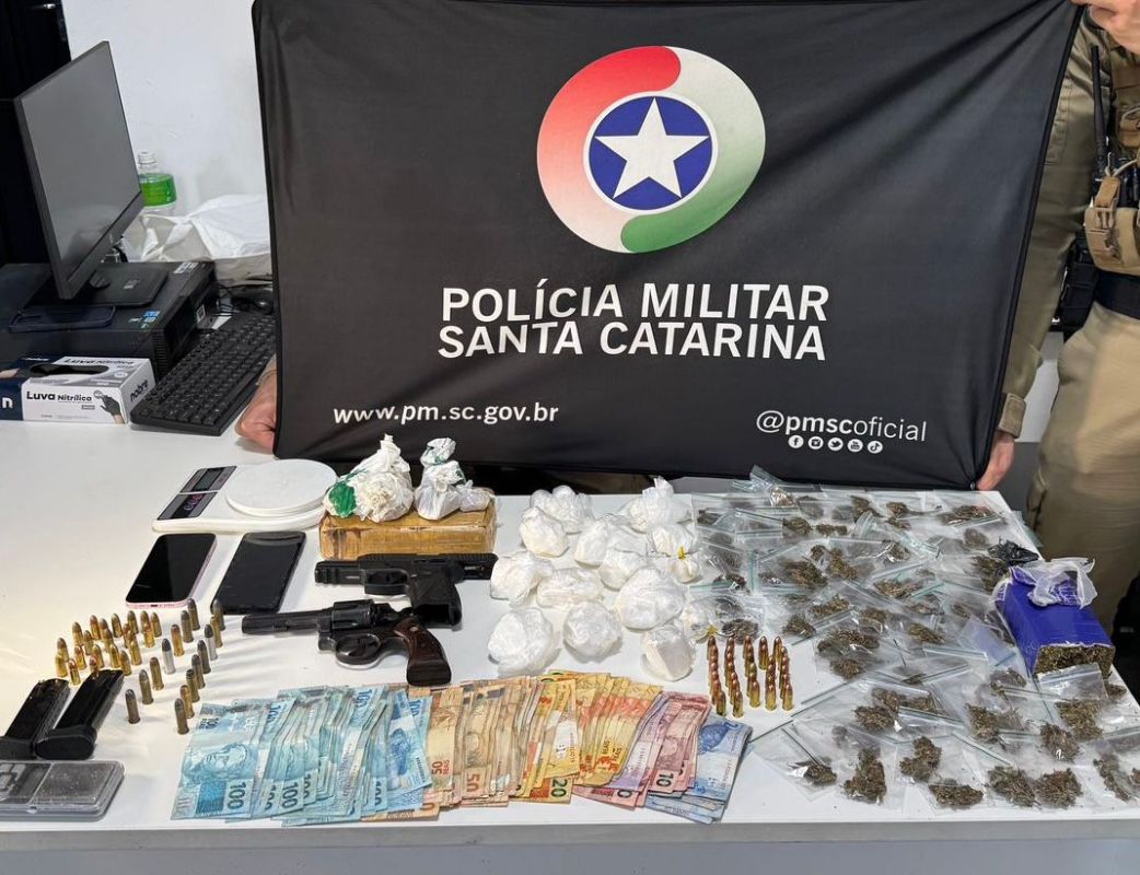 Polícia Militar prende suspeitos por tráfico de drogas e apreende armas e grande quantidade de entorpecentes em Chapecó