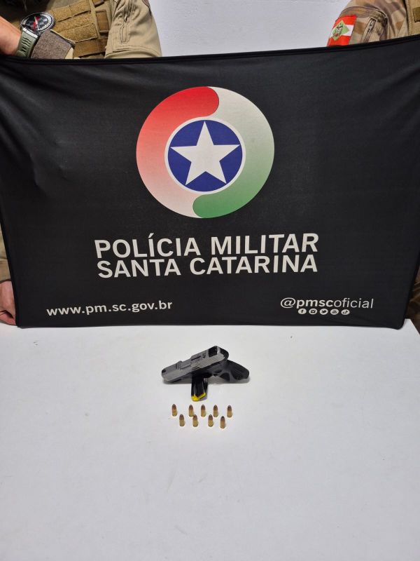 Homem é detido após disparos de arma de fogo e fuga da polícia em Chapecó