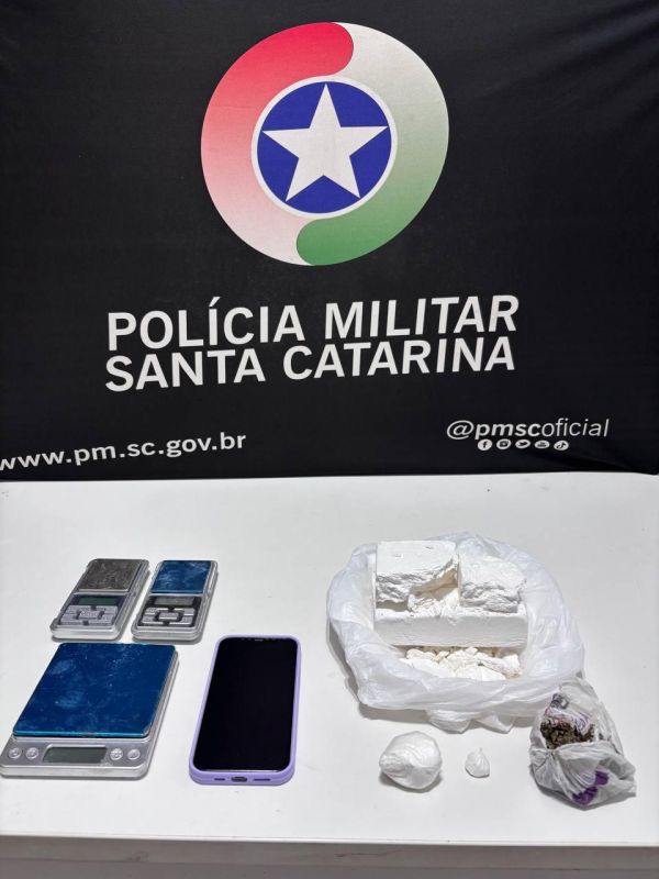 Polícia flagra ponto de tráfico e apreende mais de 700 gramas de cocaína em Chapecó