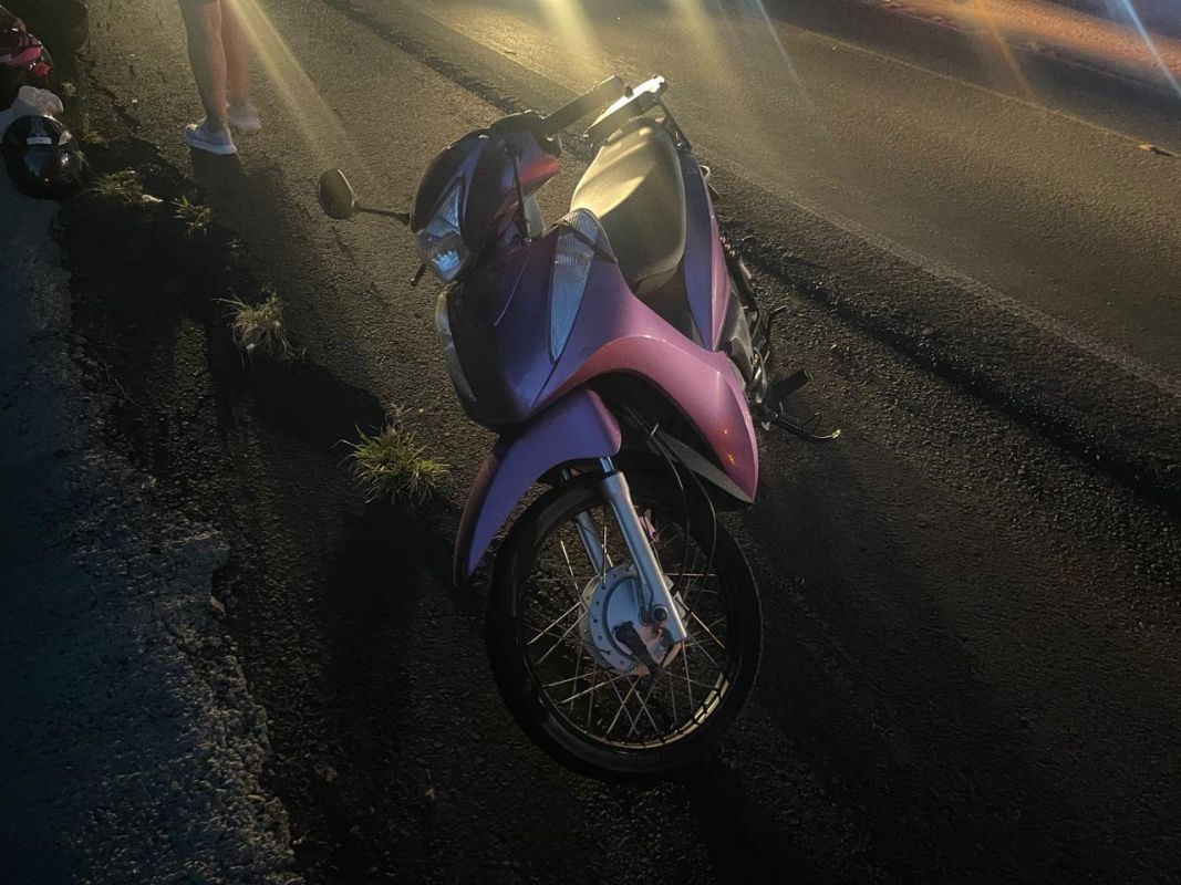 Mulher fica ferida após queda de motoneta na SC-480 em Chapecó