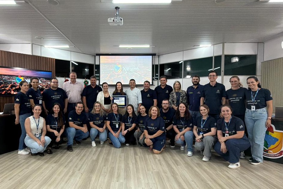 Câmara de Vereadores de Xanxerê homenageia os 80 anos do SENAC e a trajetória de Cledir Orlandi