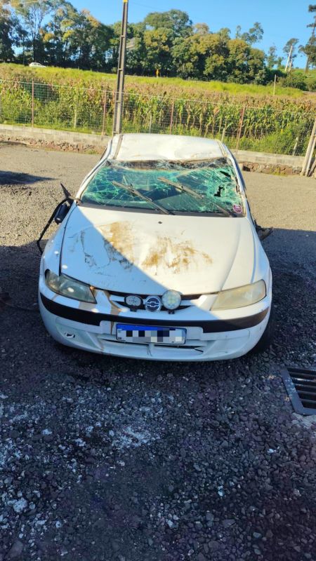 Embriagado e agressivo, motorista é preso conduzindo carro com placas adulteradas