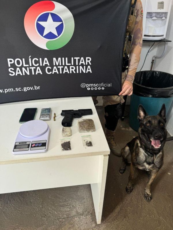 Adolescente foge após ação policial e drogas são apreendidas em Chapecó