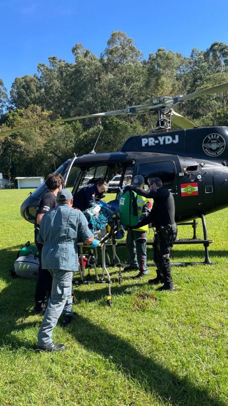 Jovem sofre parada cardíaca após ataque de abelhas e é resgatado por helicóptero no Oeste