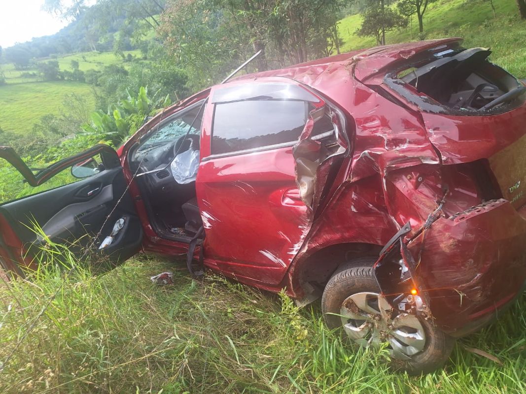 Casal de idosos fica ferido após capotamento na SC-157 no Oeste