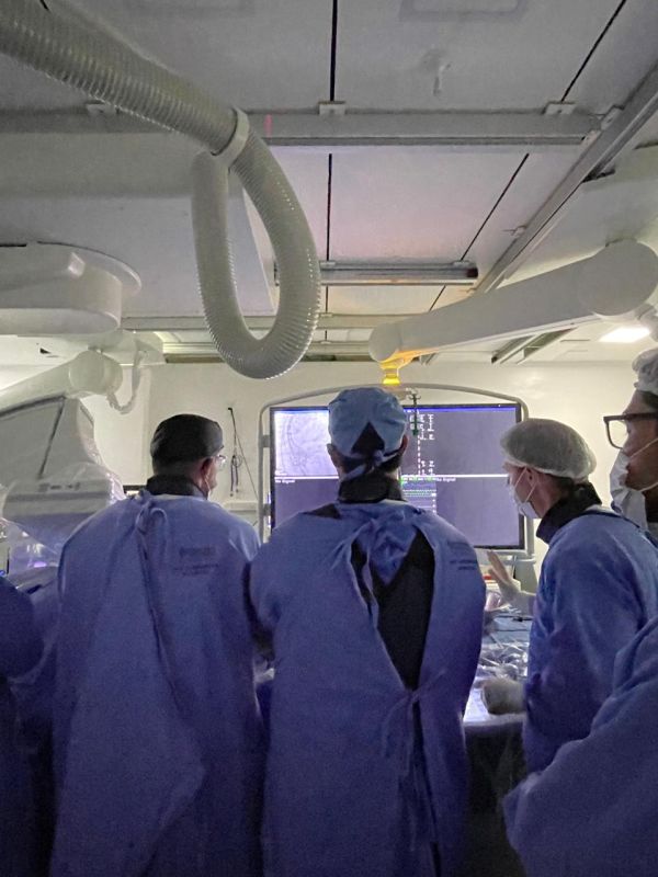 VÍDEO: o Hospital Regional São Paulo alcançou um marco histórico ao realizar o primeiro TAVI (Implante Percutâneo de Válvula Aórtica) pelo SUS no Grande Oeste catarinense