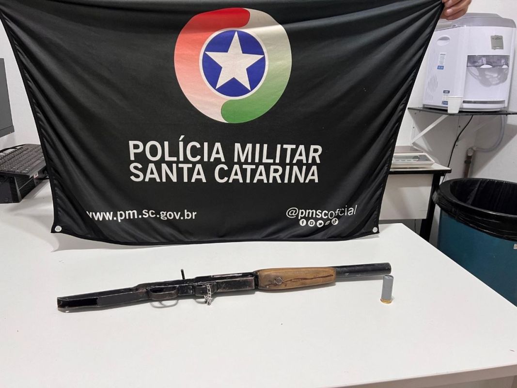 Homem é preso por porte de arma com numeração suprimida e ameaça 