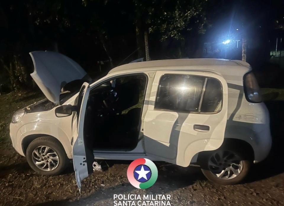 Veículo furtado é recuperado e quatro suspeitos são detidos em Xanxerê