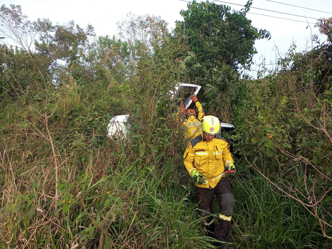 Duas mulheres sofrem ferimentos leves após saída de pista na SC-480 entre Xanxerê e Bom Jesus