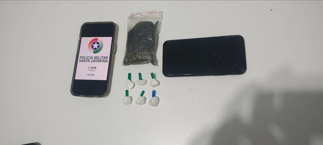 Jovem é preso por tráfico de drogas em ponto conhecido pelo comércio de entorpecentes em Chapecó