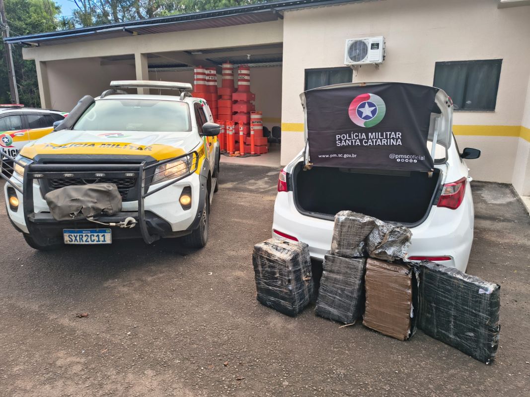 Quase 100 kg de maconha são apreendidos após fuga na SC-160, no Oeste