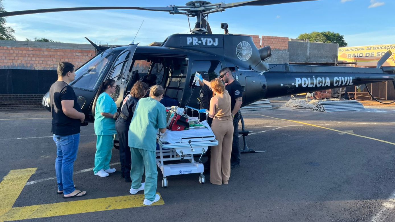 Bebê com queimaduras graves é transferido de helicóptero para hospital de Chapecó