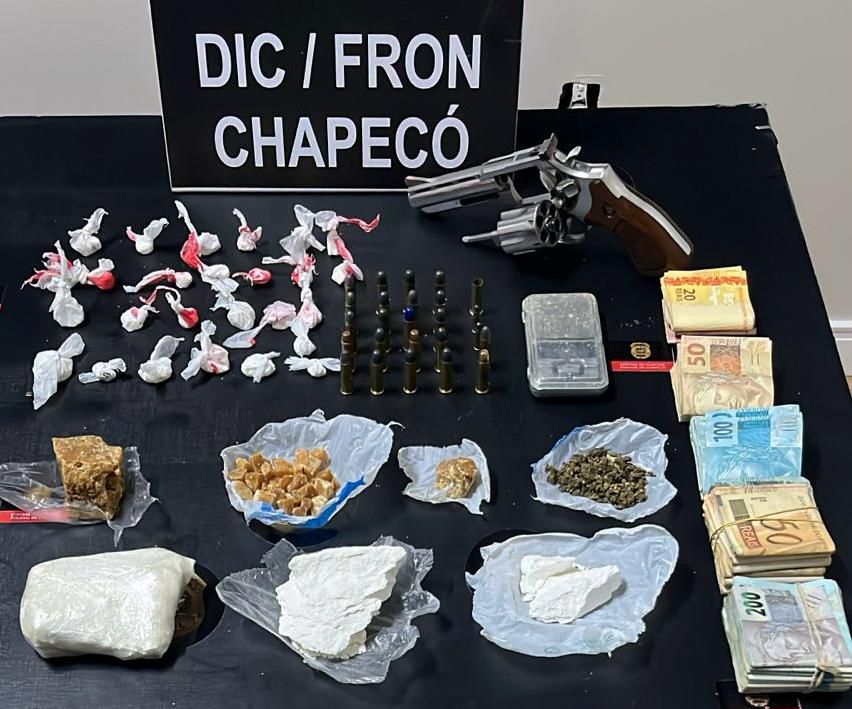 Polícia Civil prende duas mulheres durante operação contra o tráfico de drogas em Chapecó