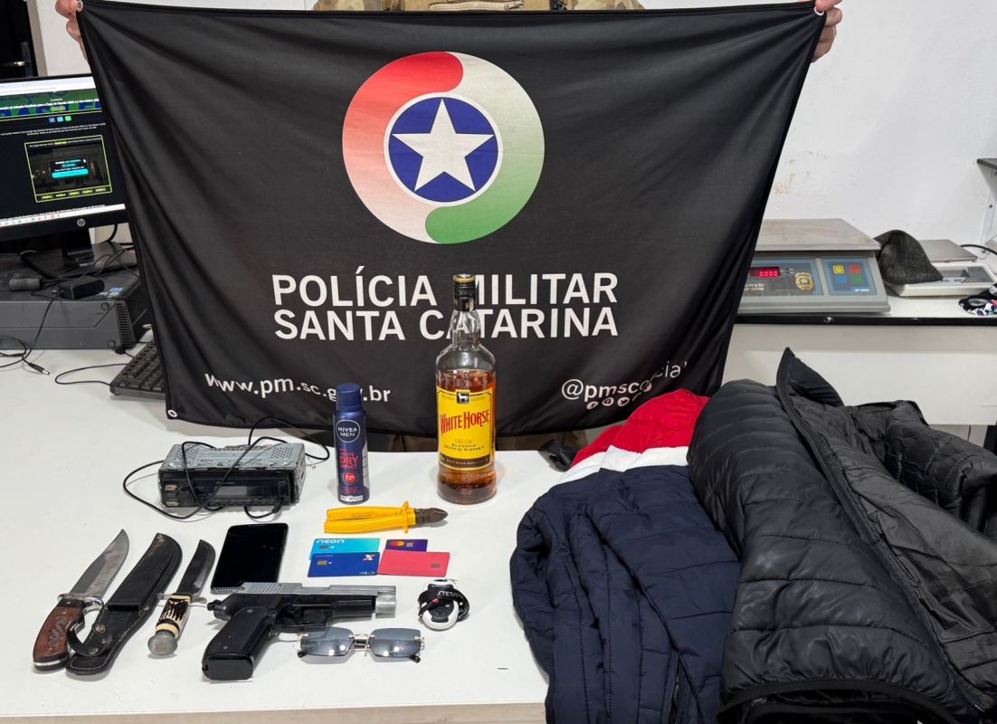 Dupla é presa após furtos em veículos e uso de cartões bancários em Chapecó