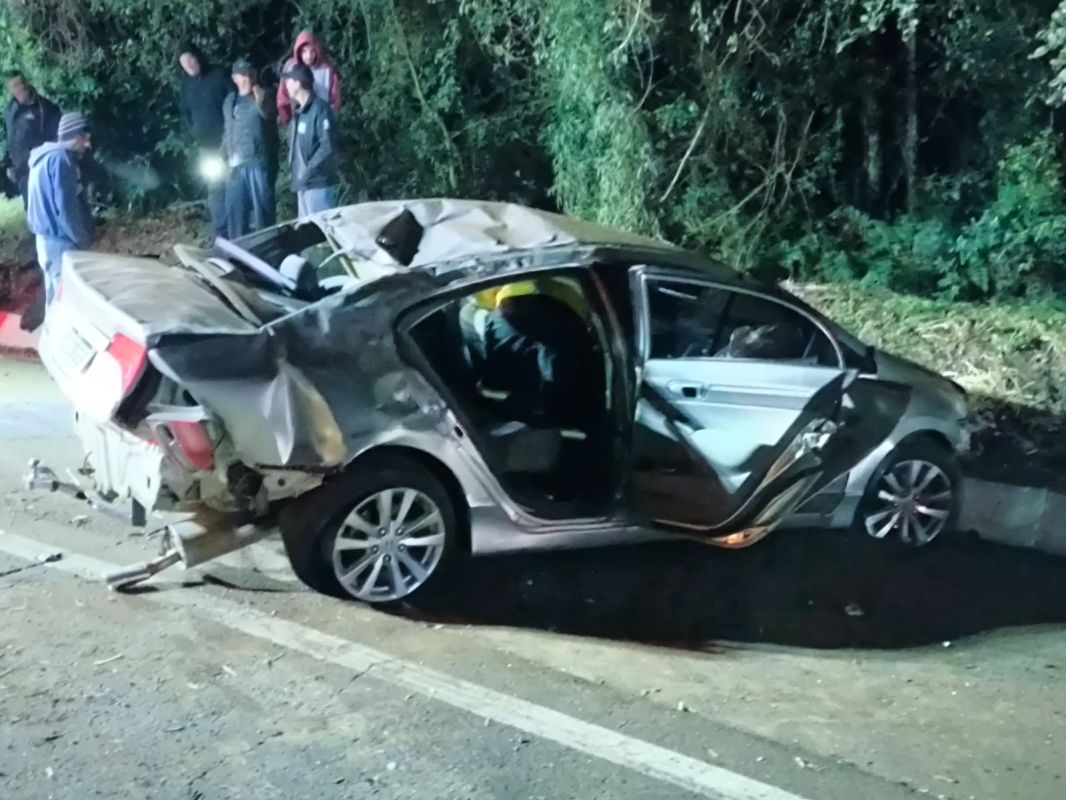 Motorista fica ferido após saída de pista na BR-282 em Ponte Serrada