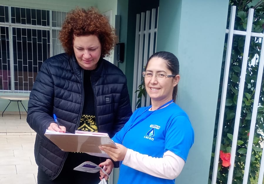 Orientações sobre o Sistema de Esgoto são repassadas ao moradores da Avenida Getúlio Vargas, em Xaxim