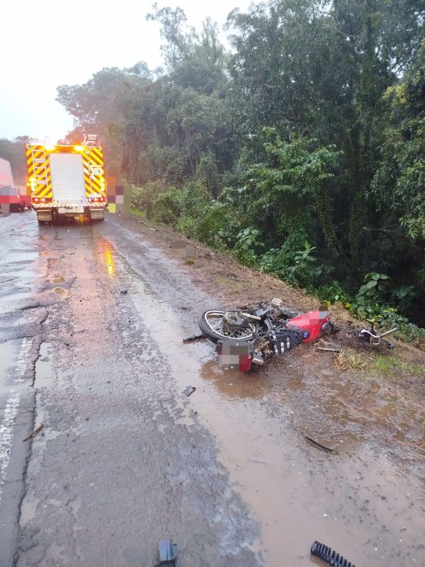 Motociclista morre após colisão com carro na BR-282 no Oeste