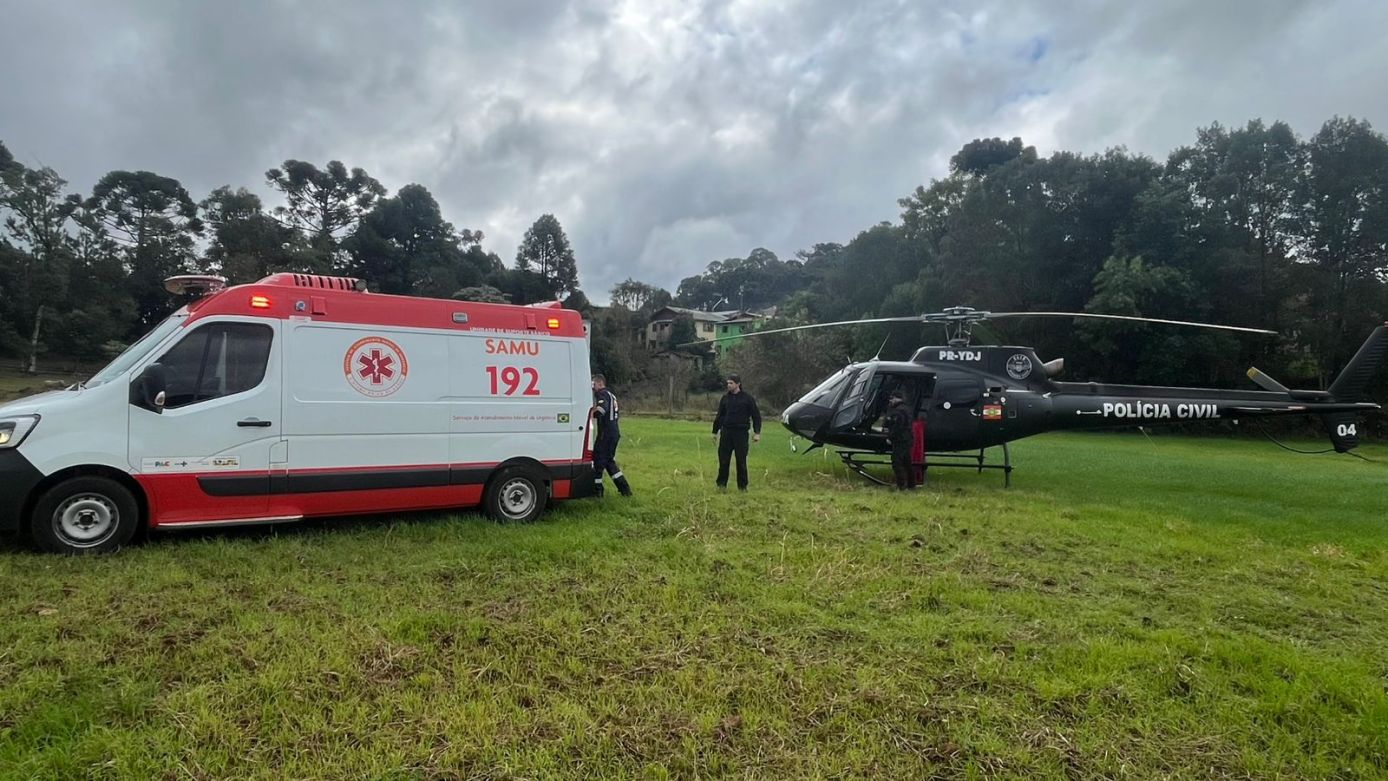 Paciente com fratura exposta é transferido de helicóptero após acidente de trabalho em Ponte Serrada