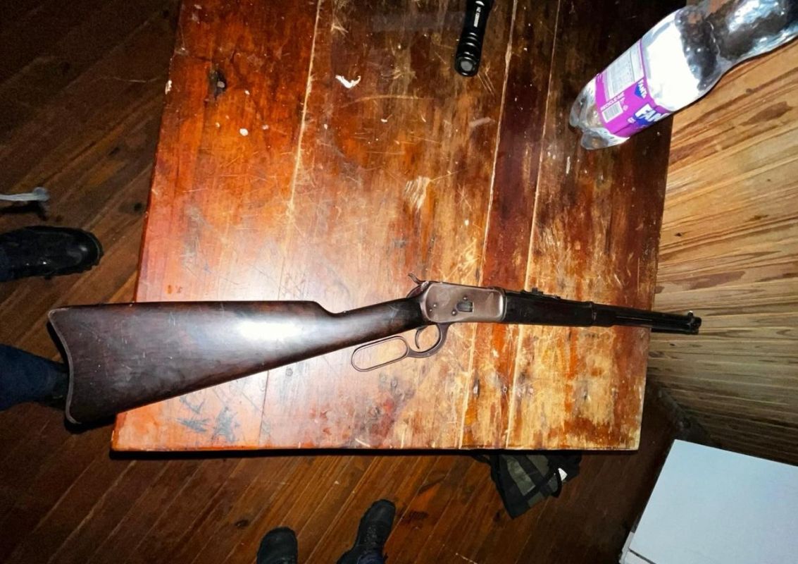 Polícia Civil prende dois investigados e apreende arma de fogo em Águas de Chapecó