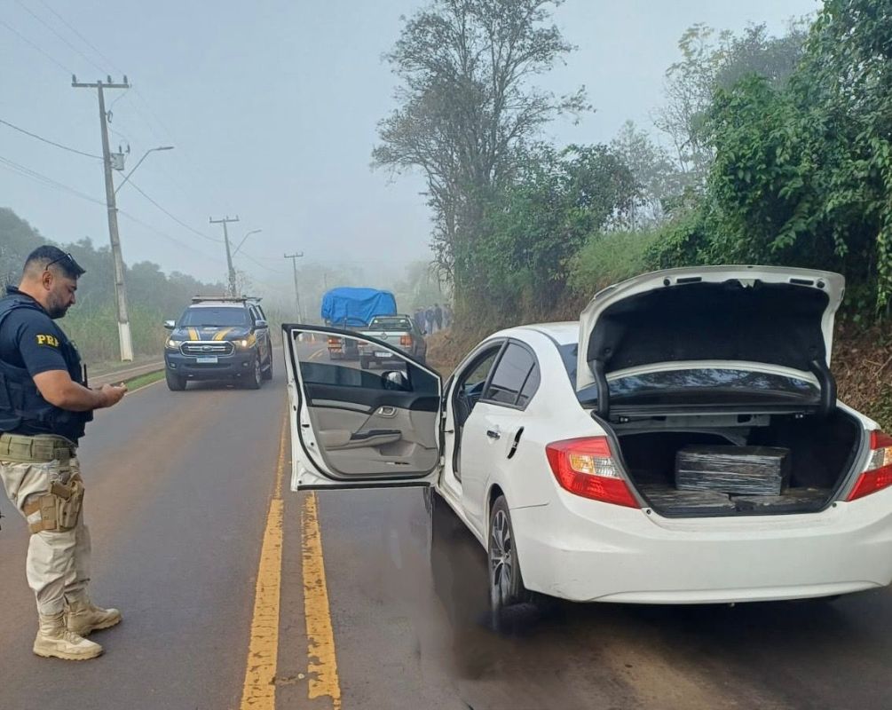 PRF intercepta automóvel clonado com mais de 120 quilos de maconha no Oeste catarinense