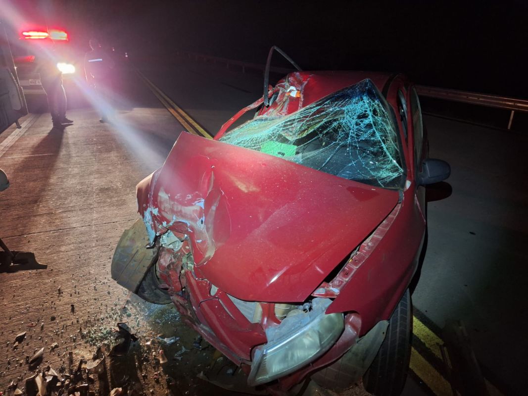 Motorista fica ferido após colisão contra carreta parada em São Lourenço do Oeste
