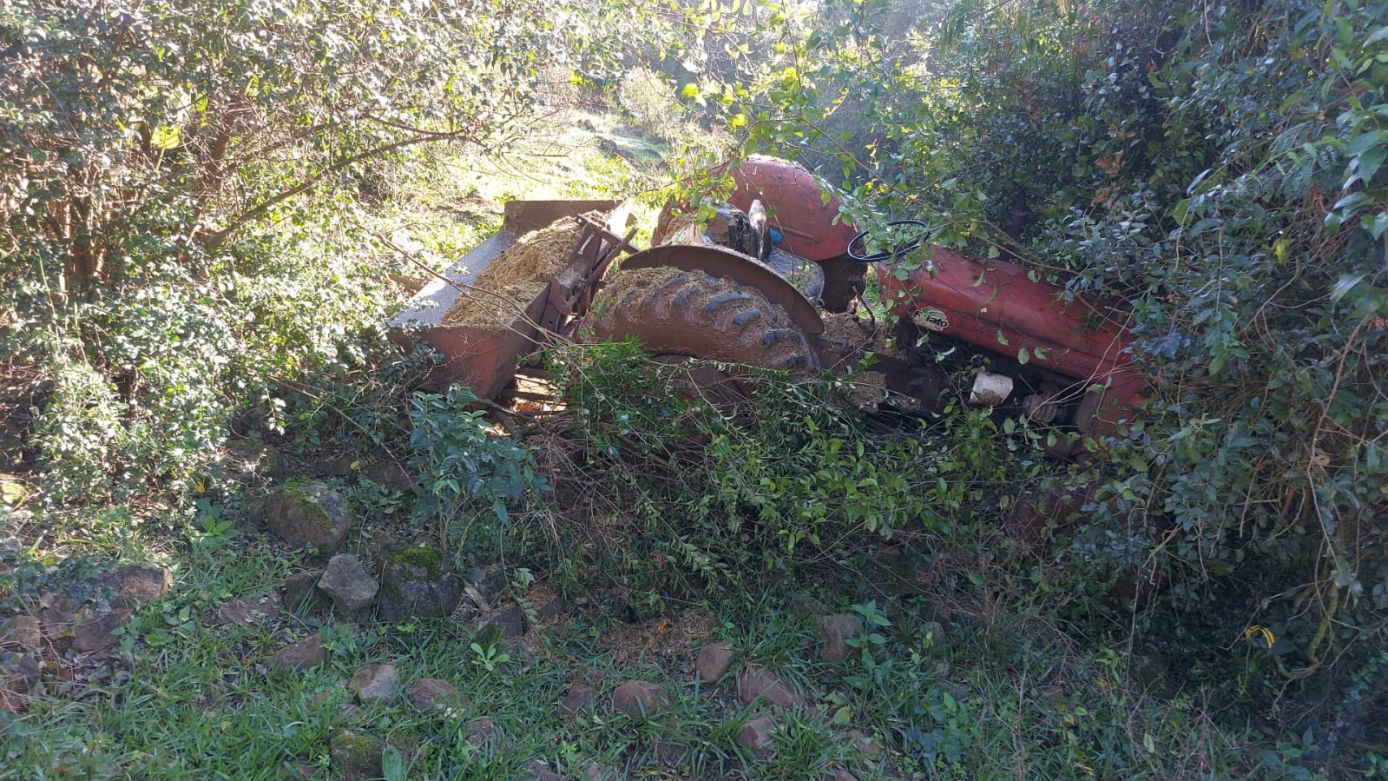 Homem fica ferido após ser atropelado por trator no interior de município do Oeste
