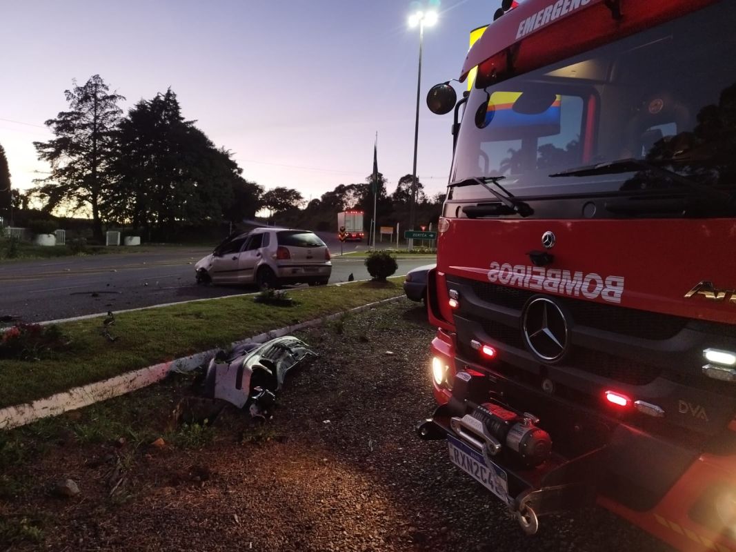 Motorista fica ferido após saída de pista em trevo de acesso a município do Meio-Oeste