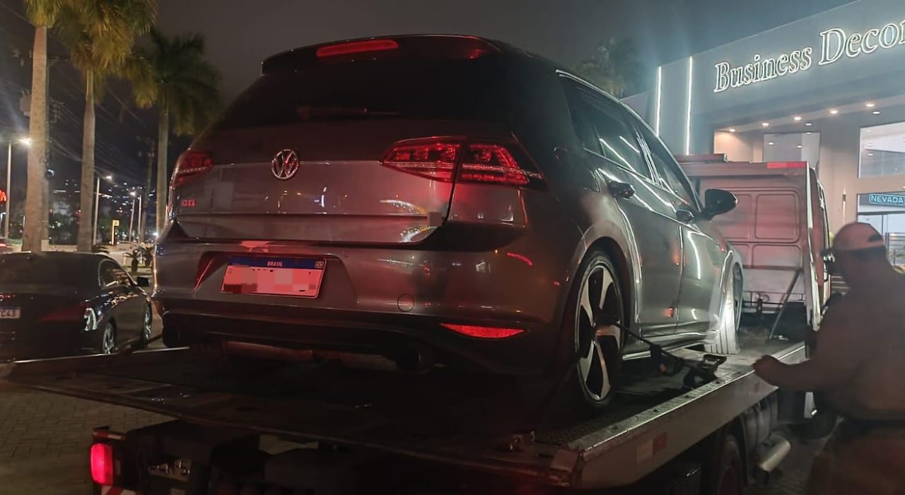 Motorista sem CNH tenta fugir de barreira da Lei Seca e é preso após perseguição