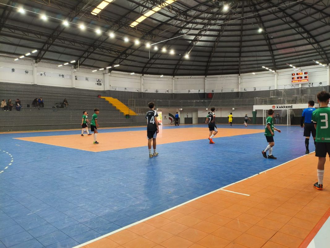 Futsal de base de Xanxerê conquista duas vitórias e lidera grupo na Copa AMAI