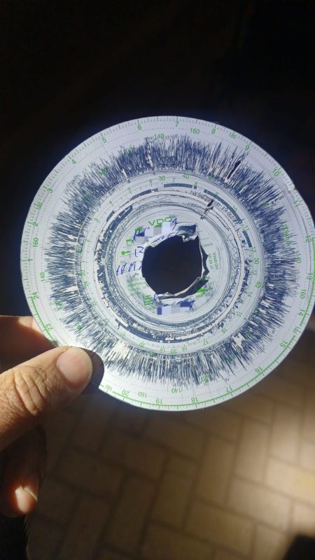 Caminhoneiro é autuado com disco de tacógrafo vencido há mais de um ano e meio em SC