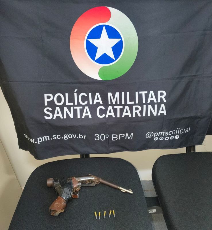 Homem é preso com arma de fabricação caseira e munições em Faxinal dos Guedes
