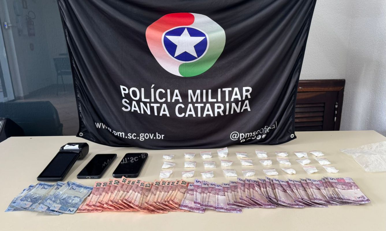 Homem é preso por tráfico de drogas após polícia encontrar cocaína escondida em veículo em Concórdia