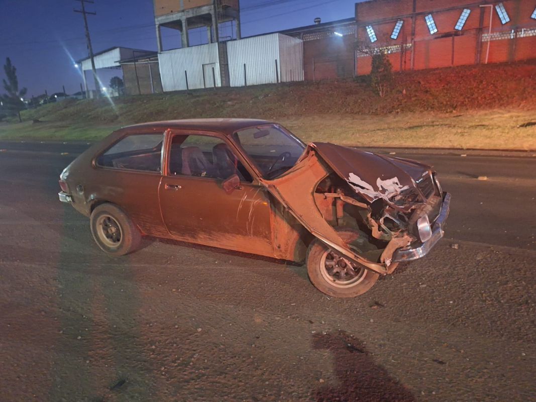 Colisão lateral entre caminhão e Chevette é registrada na SC-157, no Oeste