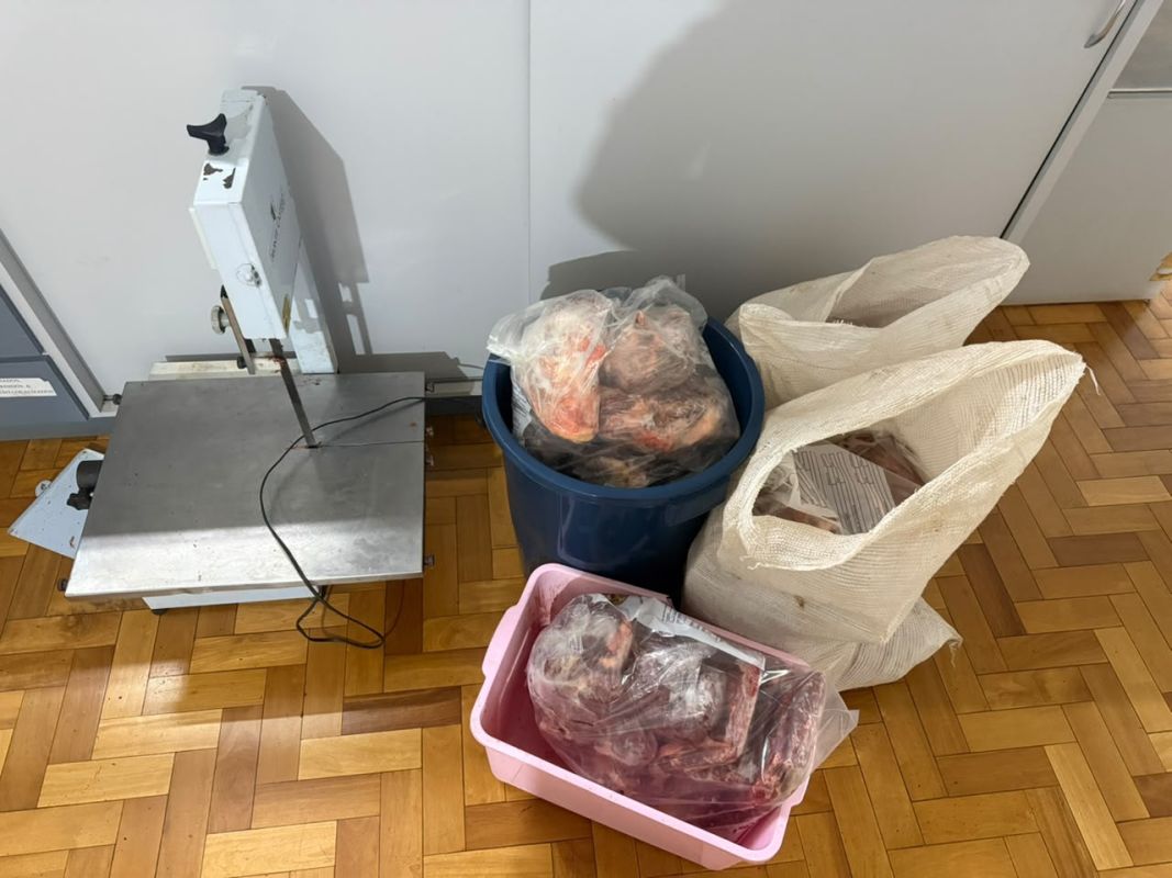 Operação contra abigeato apreende armas, munições e mais de 100 quilos de carne em São Miguel do Oeste