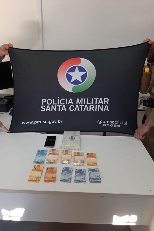 PM apreende cocaína após perseguição e prende homem por tráfico em Chapecó