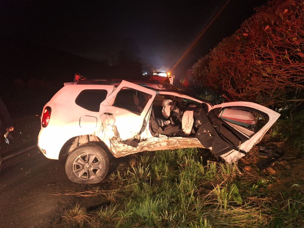 Motorista invade pista contrária e provoca acidente na SC-418