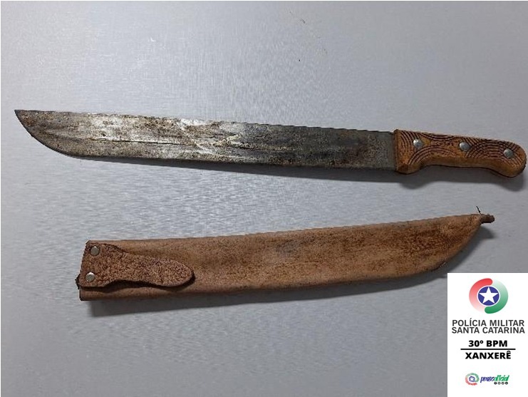 Idosa de 78 anos é ameaçada de morte com facão por inquilino em Xanxerê