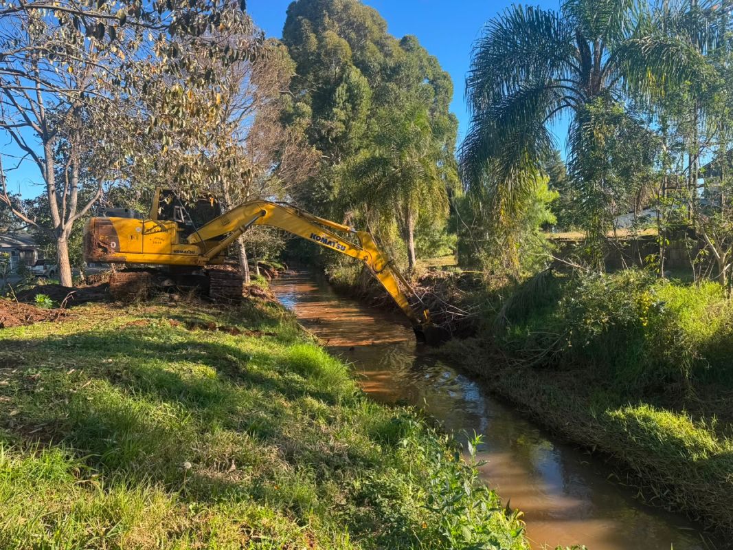 Prefeitura de Xaxim inicia desassoreamento de rios para reforçar prevenção aos impactos do El Niño