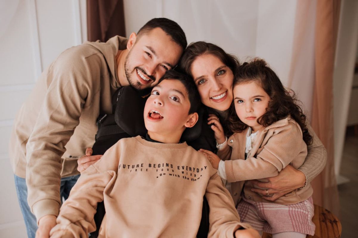 Mudança de país altera tratamento de Francisco Oltramari e família inicia nova mobilização para viagem à Índia