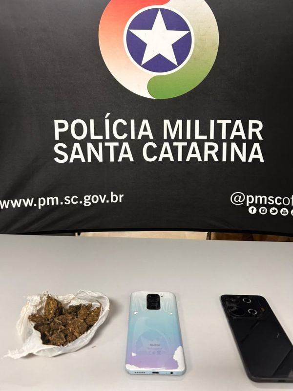 Homem é preso e adolescente é apreendido por suspeita de tráfico de drogas em Xanxerê