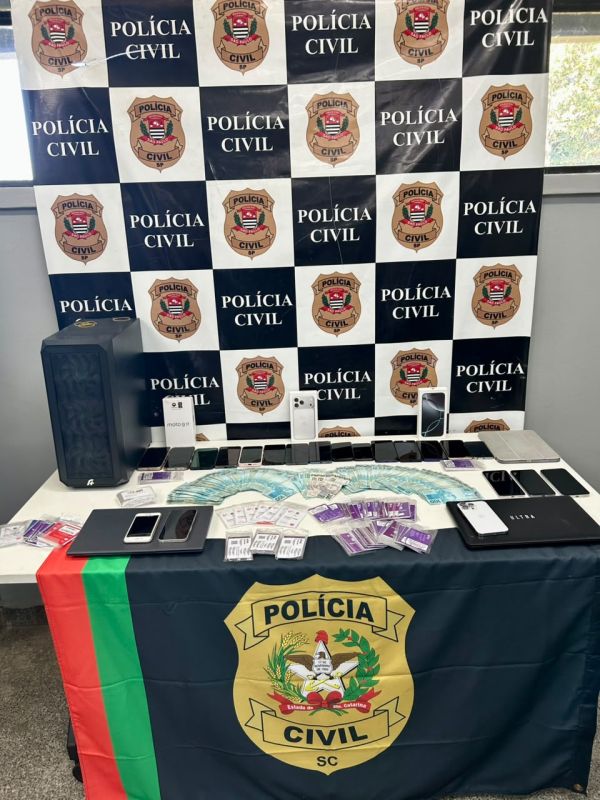 Operação tem origem em Tigrinhos, no Oeste de SC, e mira quadrilha especializada em golpes bancários