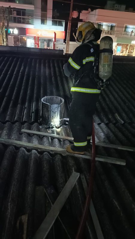 Incêndio em aparelho de ar-condicionado mobiliza Bombeiros em Pinhalzinho