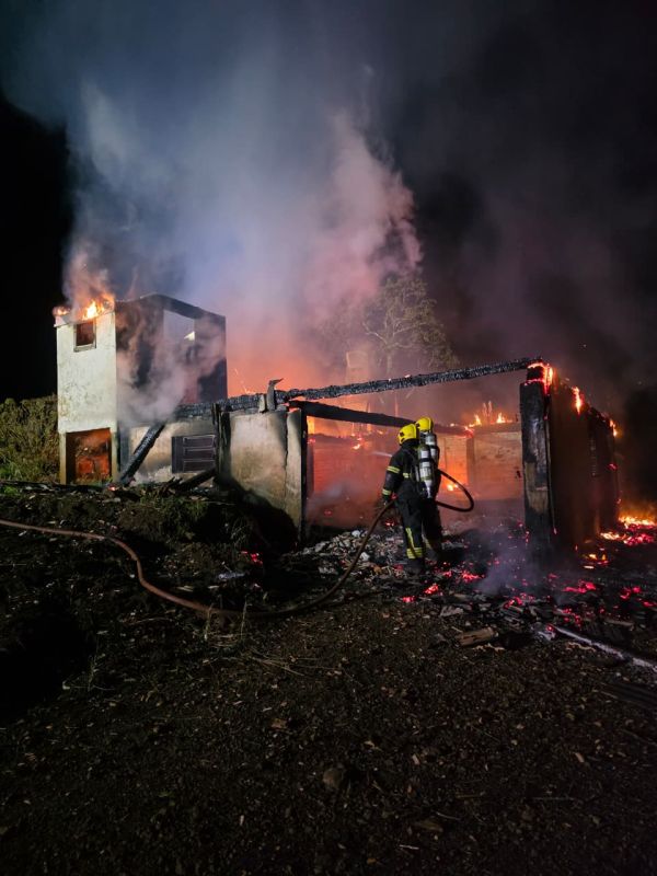 Incêndio destrói residência desabitada no interior de município do Oeste