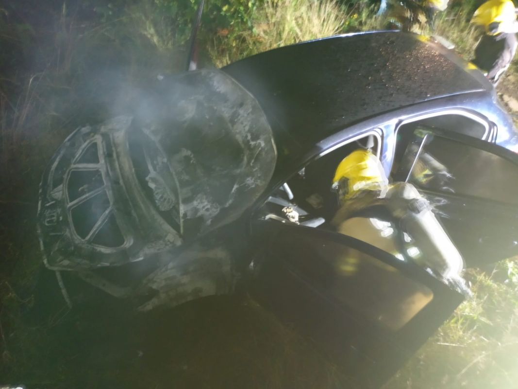 Incêndio destrói parte de carro durante a madrugada em Xanxerê