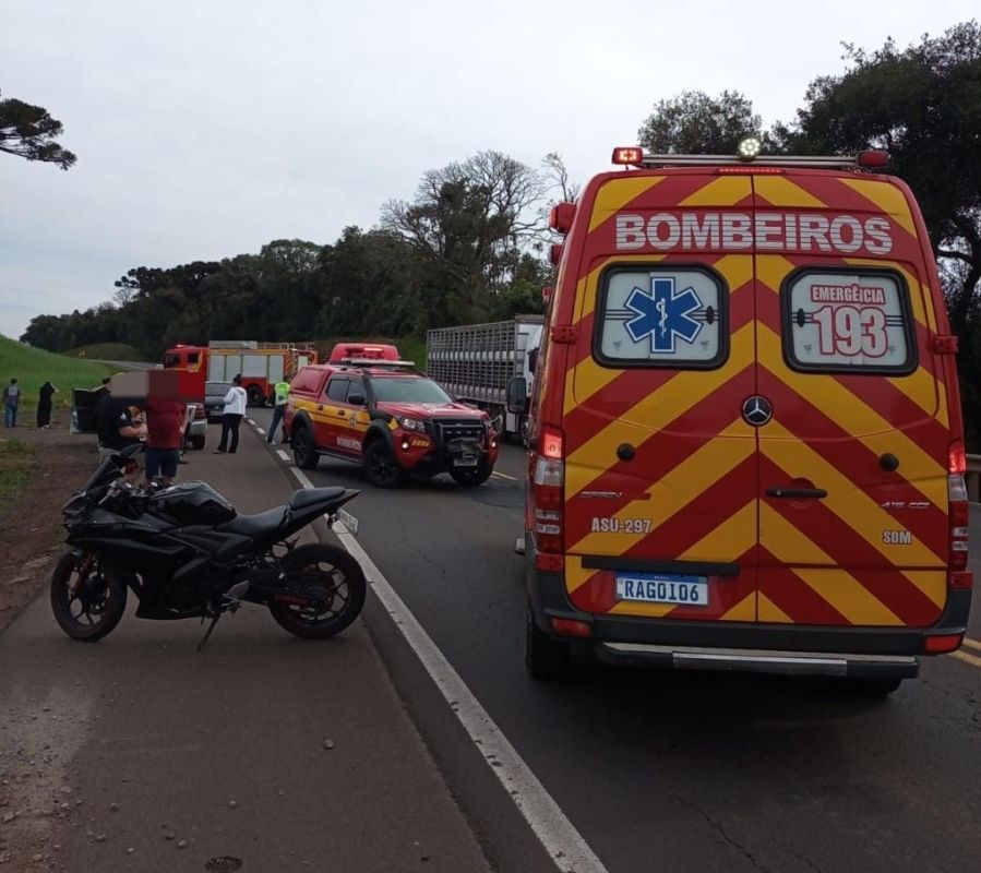 Colisão entre carro e motocicleta deixa dois feridos na BR-282 em Xanxerê