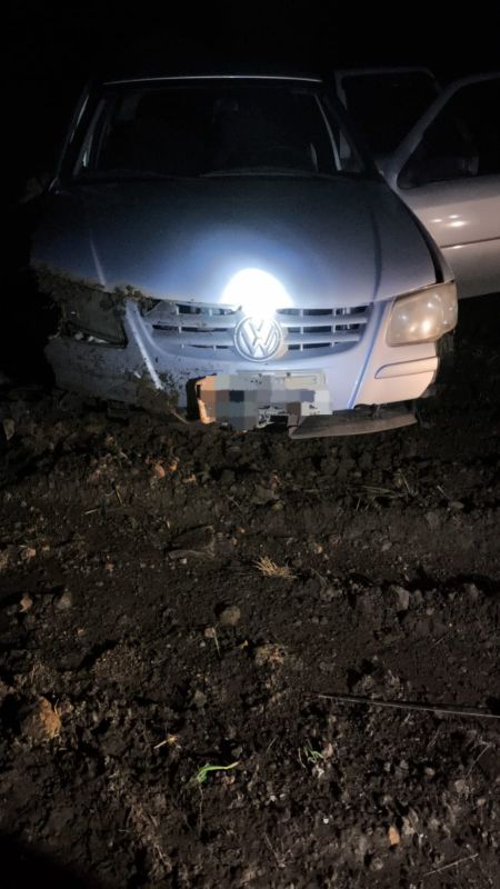 Quatro pessoas são levadas ao hospital após carro sair da pista na BR-282