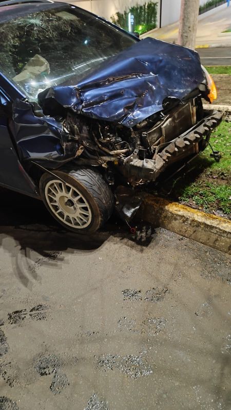 Colisão entre dois carros deixa passageira ferida em Chapecó