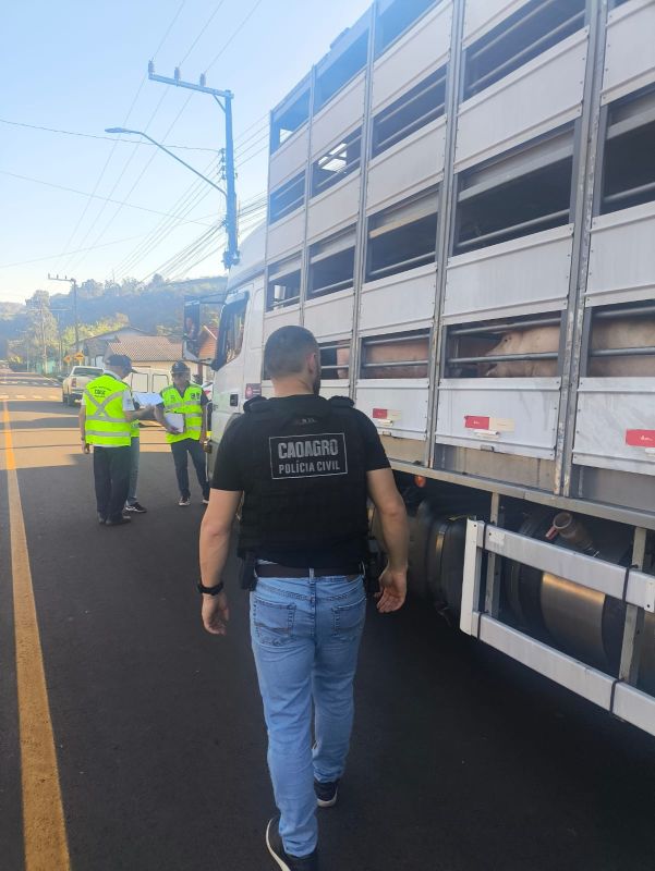 Polícia Civil e Cidasc realizam fiscalização do transporte agropecuário em SC